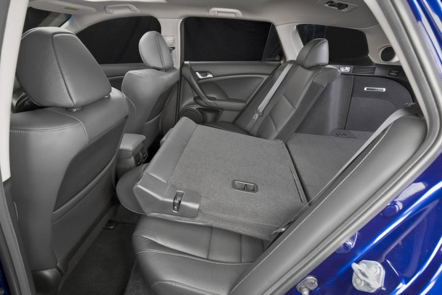 Интерьер Acura TSX Sport Wagon 2010 года  (фото 22 из 63)